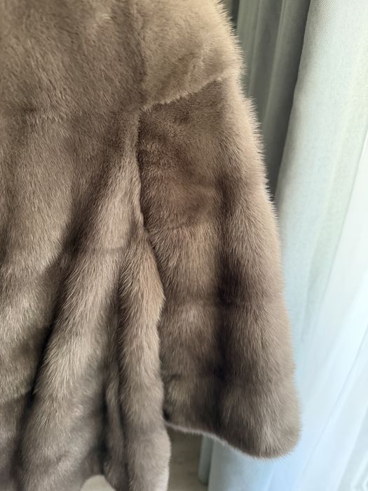 Продам норковую шубу автоледи