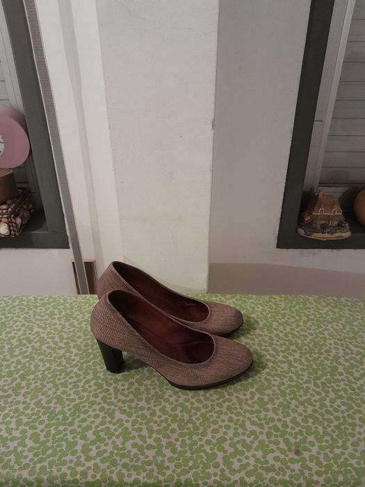 Vendo Sapatos de Senhora HISPANITAS muito bonitos como novos