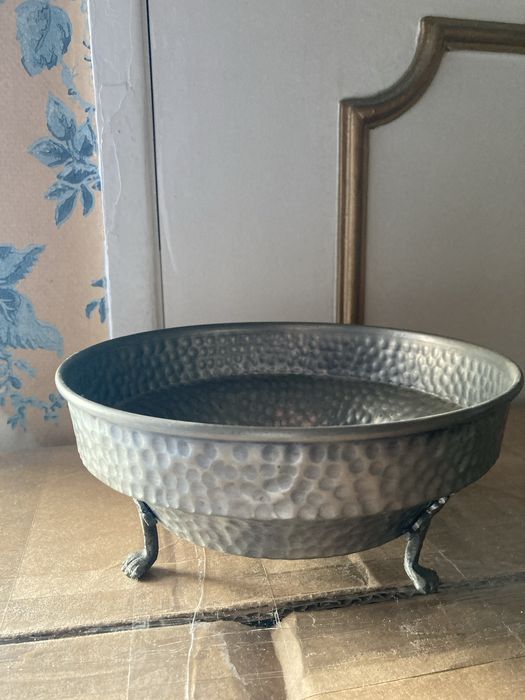 Jarra e prato em ferro martelado