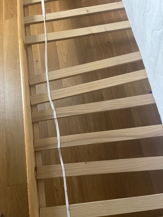 Drewniane łóżko z materacem 180x80