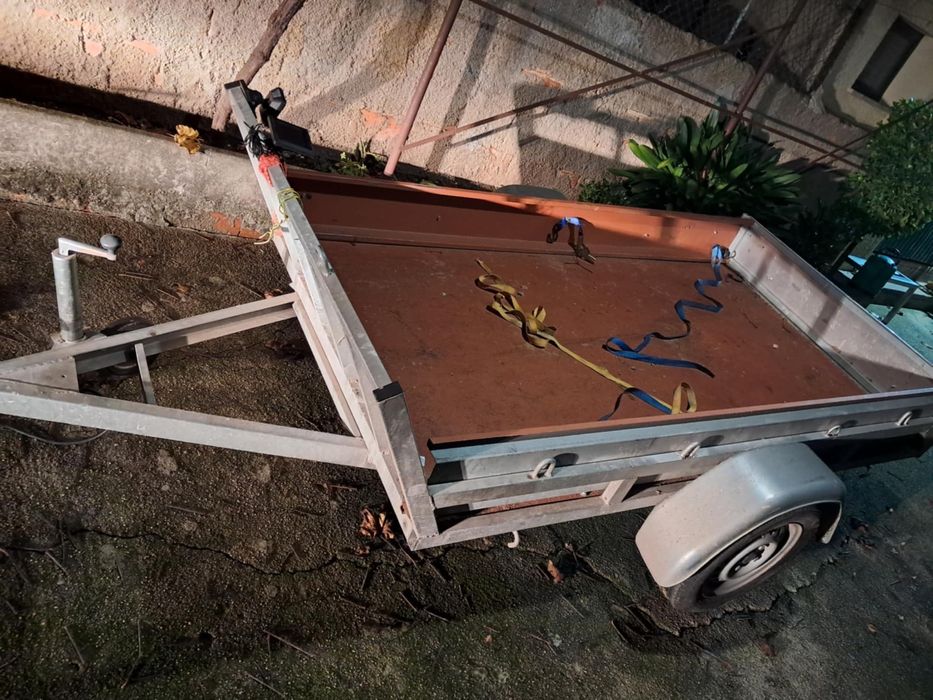 Atrelado para carro ligeiro
