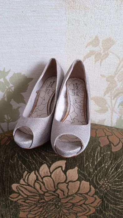 Туфлі жіночі весільні,святкові