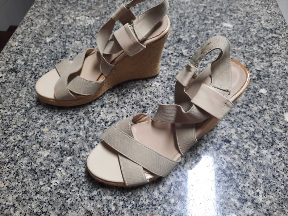 Sandálias Aldo como novas
