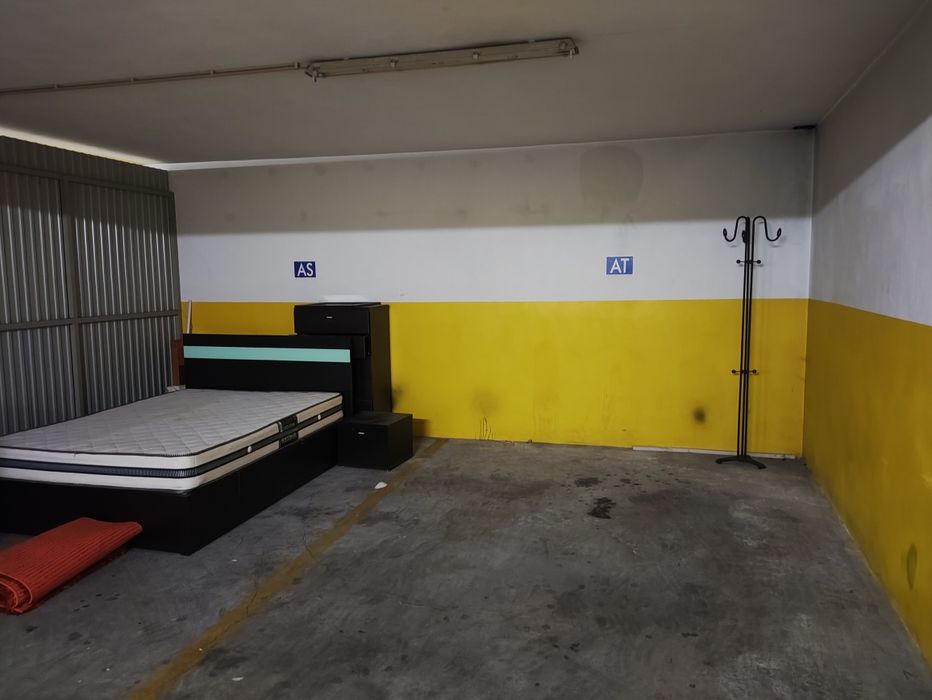Vendem-se 2 lugares de garagem fechados em Lordelo, Paredes