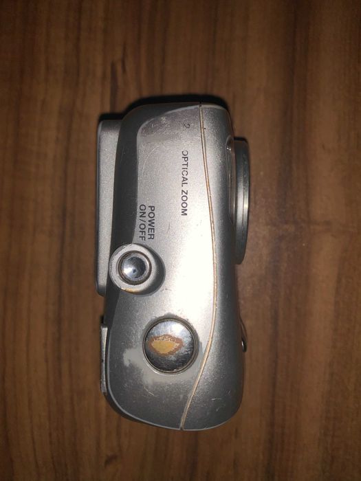 Câmara Fotográfica Digital Olympus FE-100