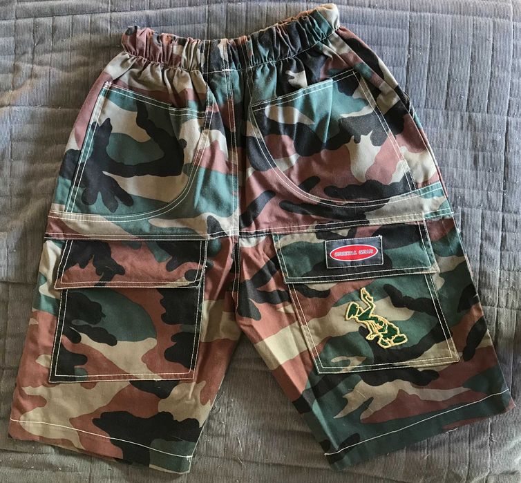 Calções urbanos camuflados