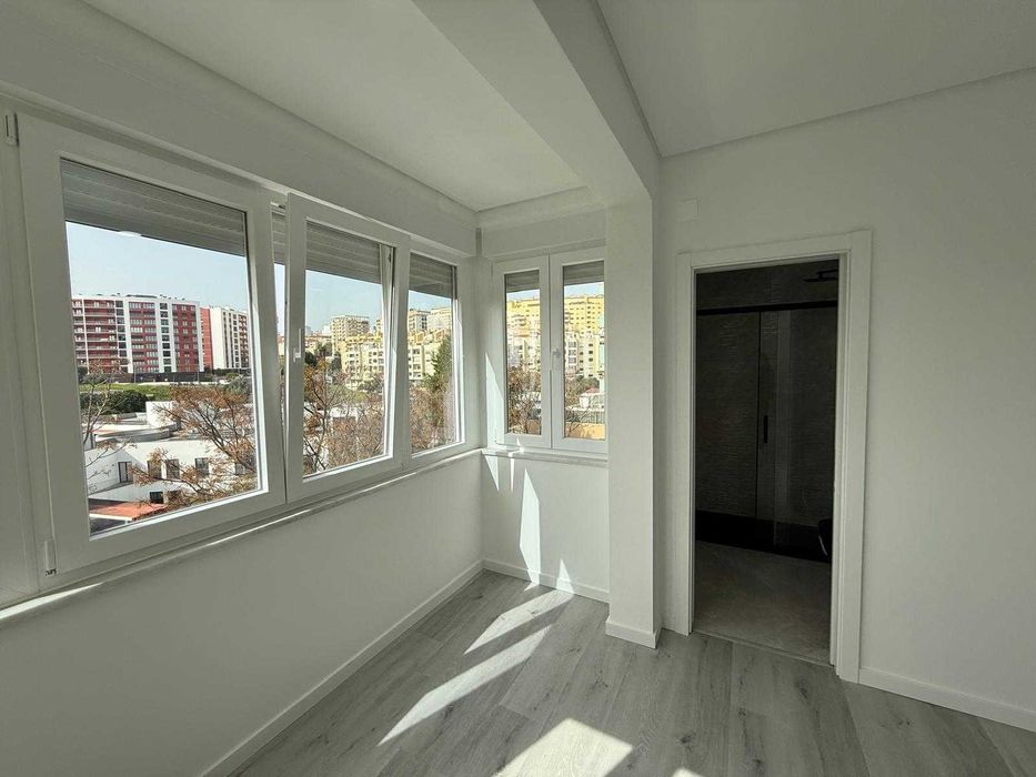 T3 Totalmente Remodelado com Vista Rio – Póvoa de Santa Iria