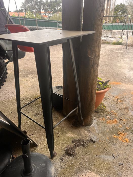 Mesas altas de ferro