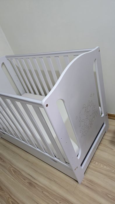 Łóżeczko dziecięce 120x60 z materacem + 4x pokrowiec na materac i prześcieradło + komplet do łóżeczka
