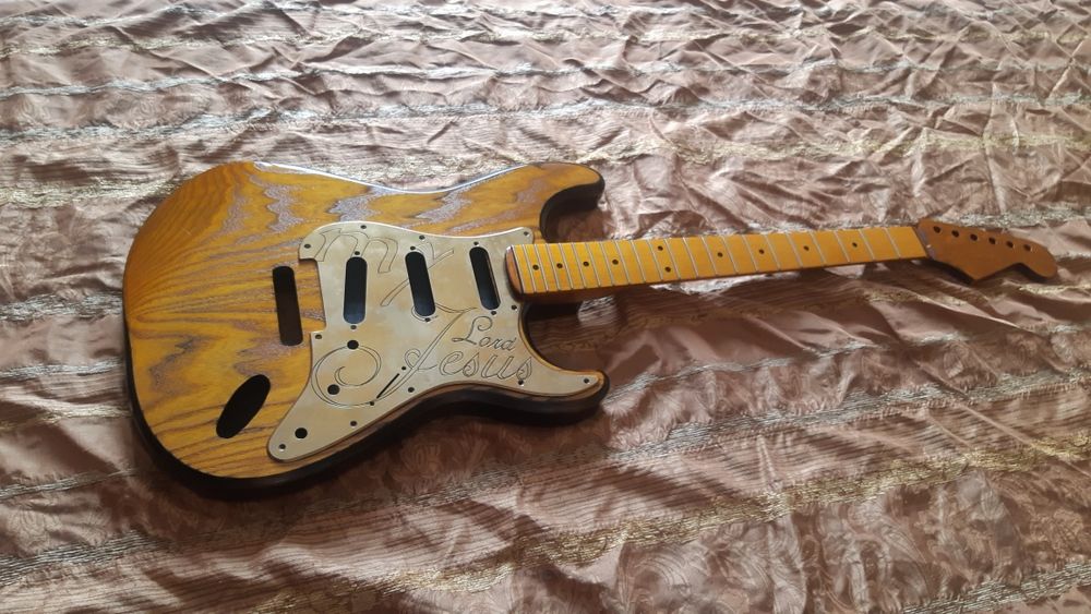 Продам корпус электрогитары Fender stratocaster