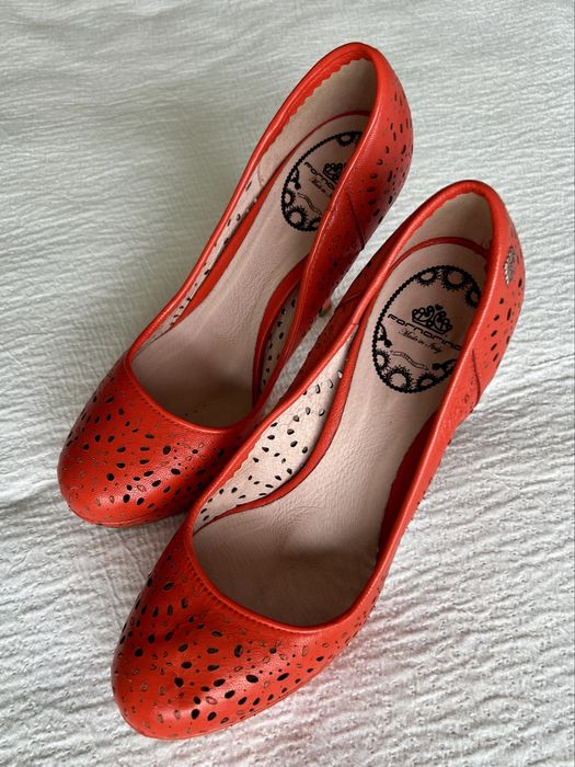 Sapatos cerimónia em pele