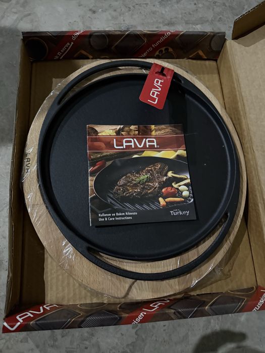 Распродажа Сковорода Lava-Grill чавунна на деревʼяній підставці 24см