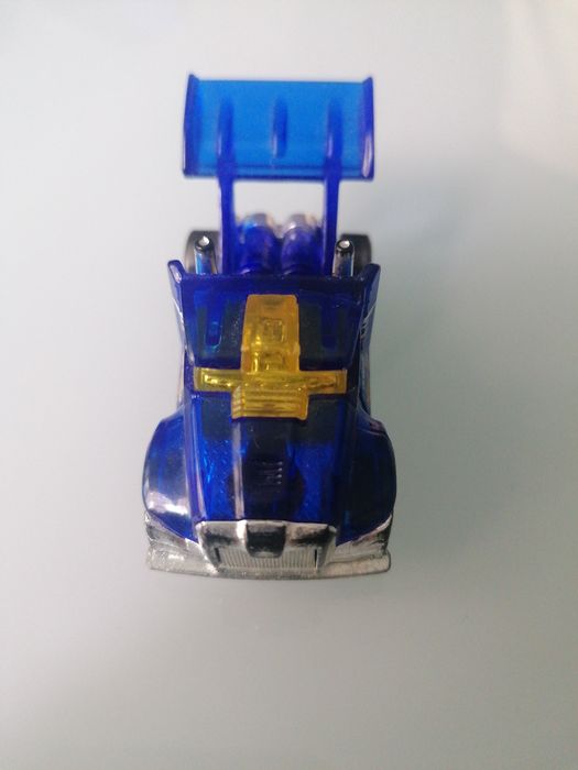 Hot Wheels resorak auto Mattel 2013