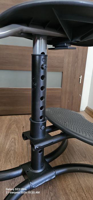Krzesła ergonomiczne Kinnarps 2 szt (cena za 1 szt)
