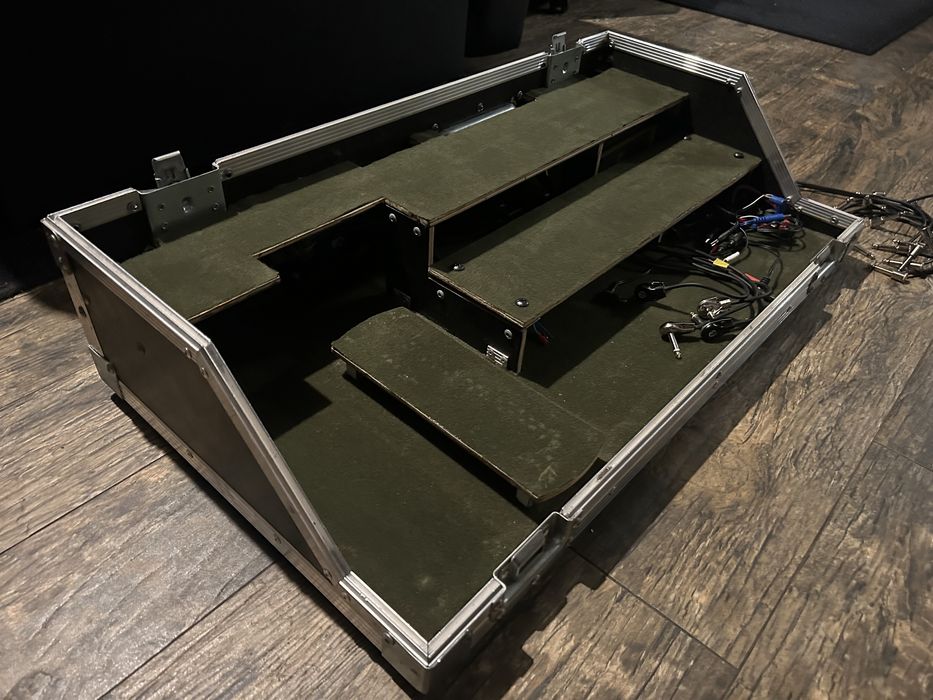 Skrzynia / case / podłoga na efekty gitarowe