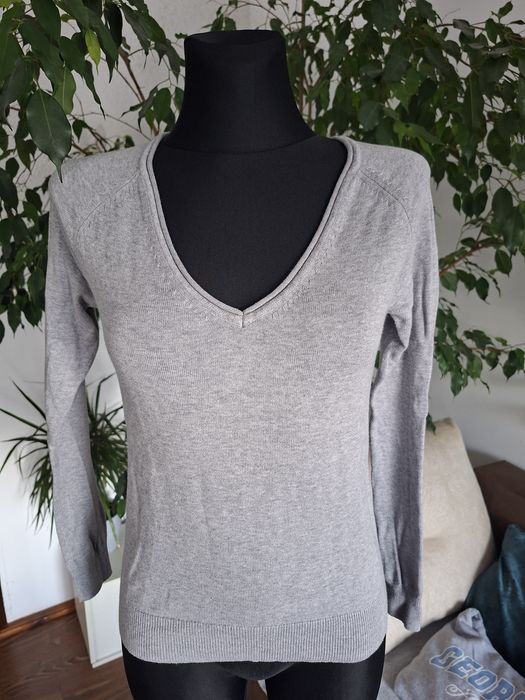 Sweterek basic w serek c&a