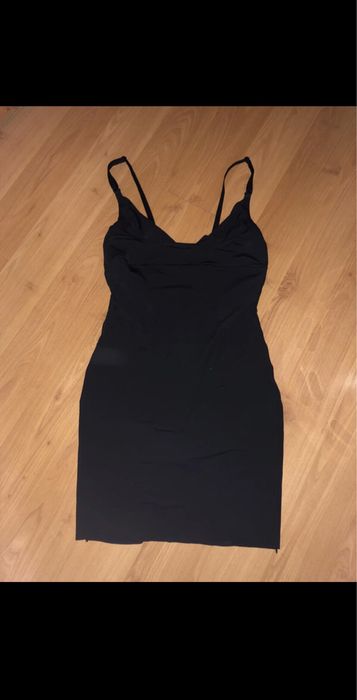 Czarna sukienka body