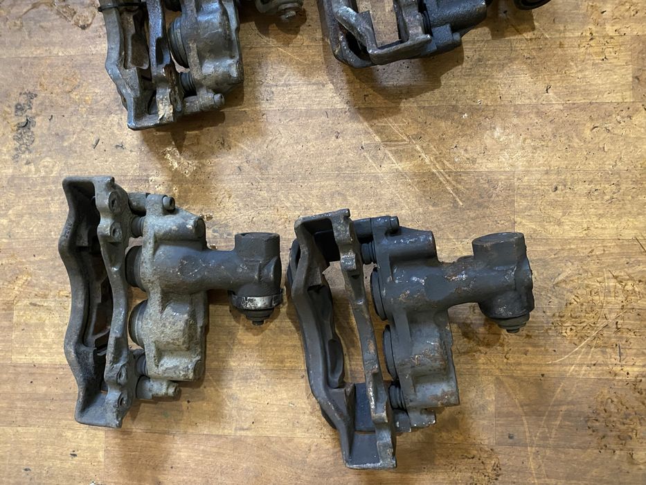 Задні супорта Mercedes Vario 614-815