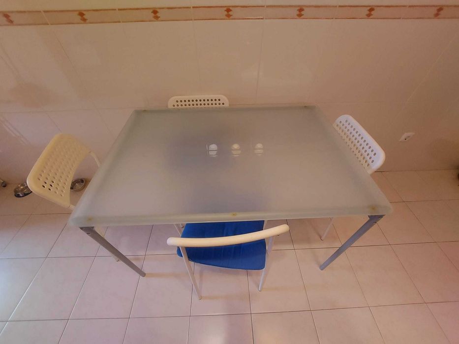 Mesa cozinha e 4 cadeiras IKEA