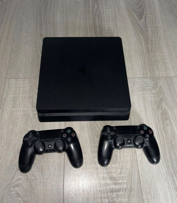 Продам PS4 на 1tb