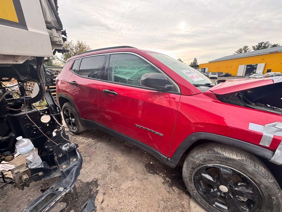 Двері передні задні ліві праві jeep compas latitude 2018