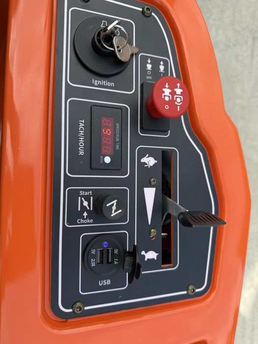 Trator corta relvas giro zero