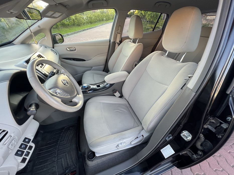 Нісан ліф 2012 року