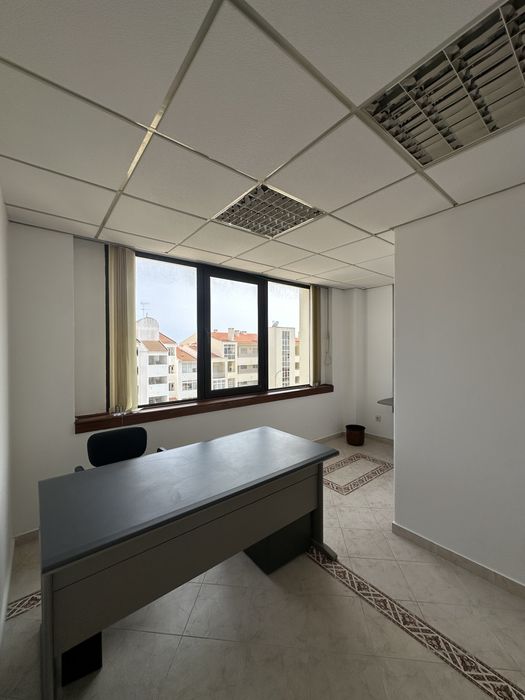 Escritorio dividido em Gabinetes para Arrendamento