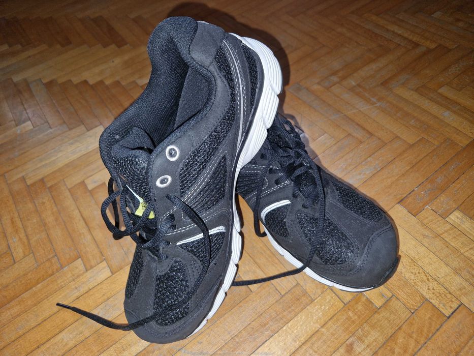 Czarne półbuty universalni