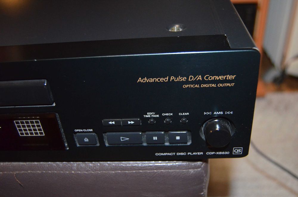 Leitor de CD Sony CDP-XB630 QS