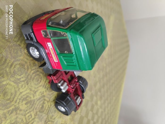 Camião com atrelado - em metal