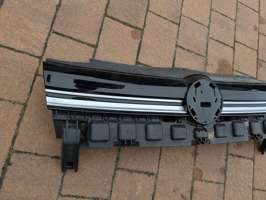 vw caddy 2k7 lift 21- osobowy grill oryginał Ładny Stan