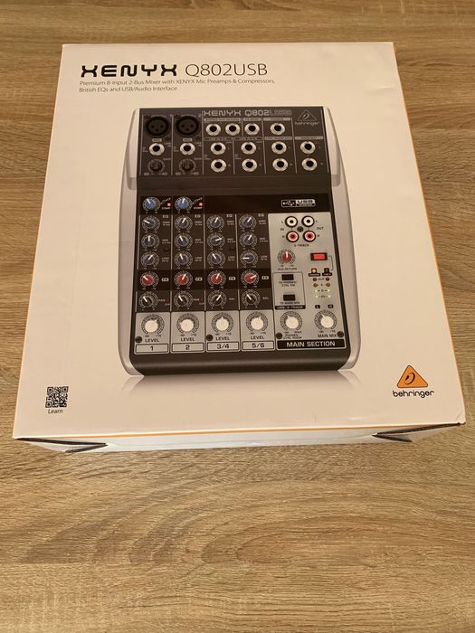 Mesa de mistura Behringer Q802