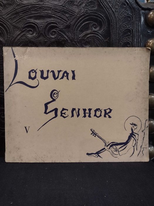 Louvai ao Senhor "Rezar com a Igreja"