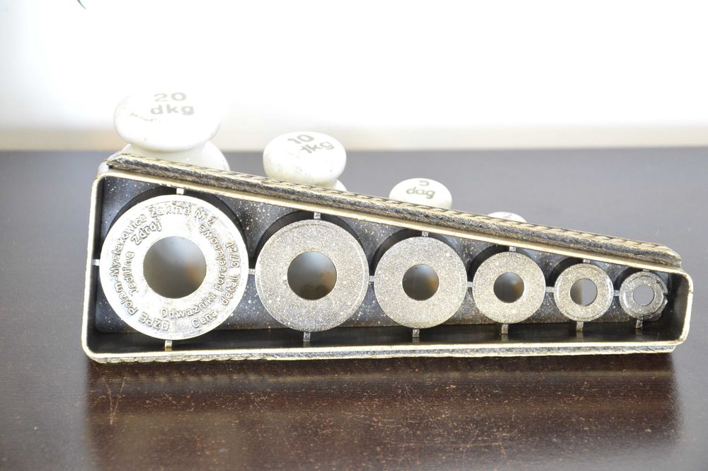 stare ceramiczne ODWAŻNIKI do WAGI szalkowej
