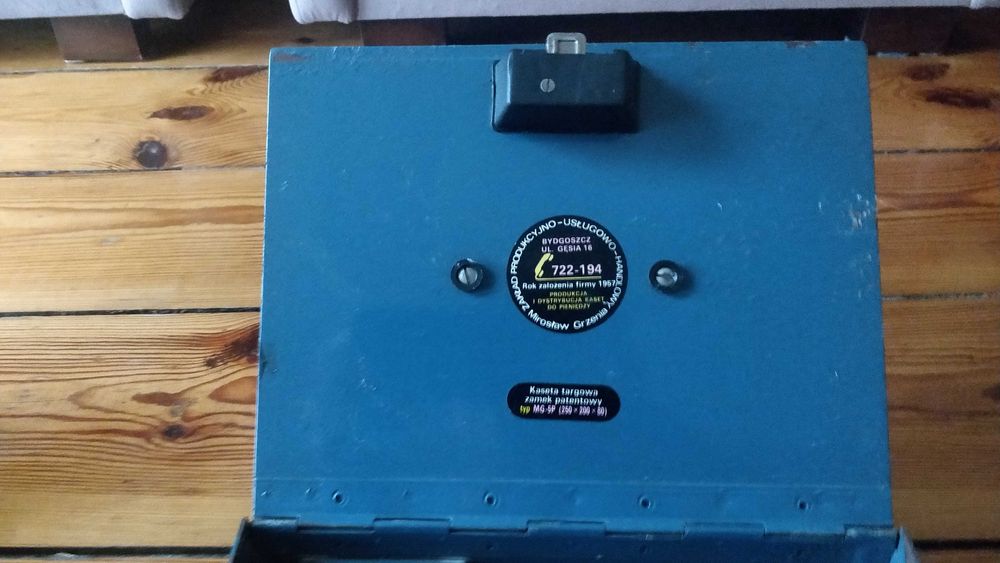 kasetka metalowa na pieniądze, sejf _ 1 szt