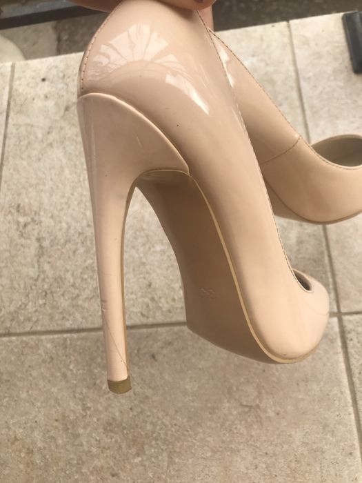 Бежеві туфлі лодочки