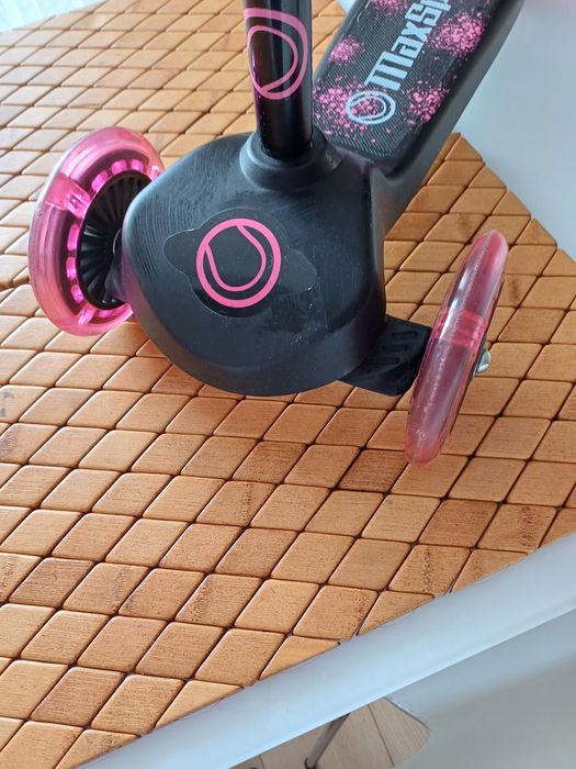 Hulajnoga trzykołowa