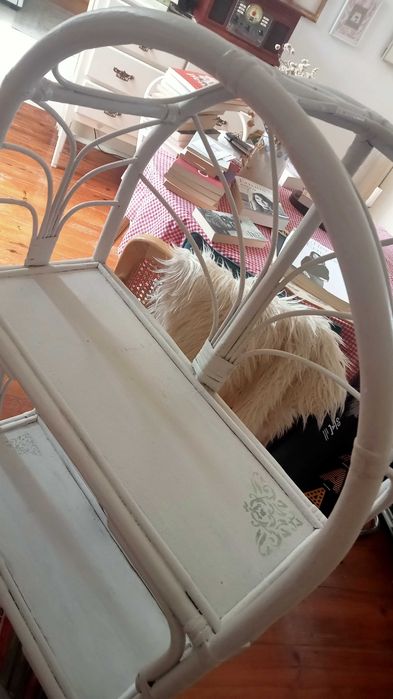Pequena estante em bambu