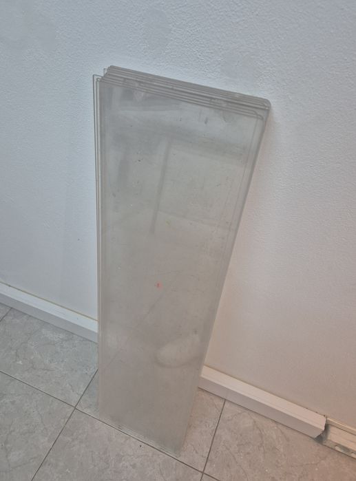 Prateleiras em vidro acrílico 94x25,5cm