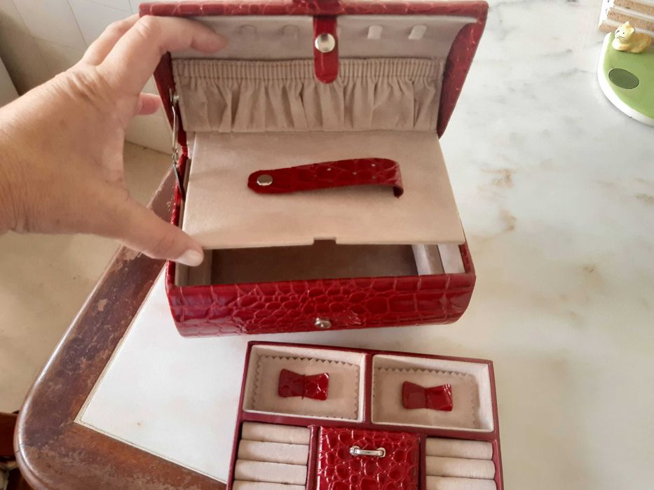 Guarda Jóias vintage, anos 90, excelente qualidade e como novo