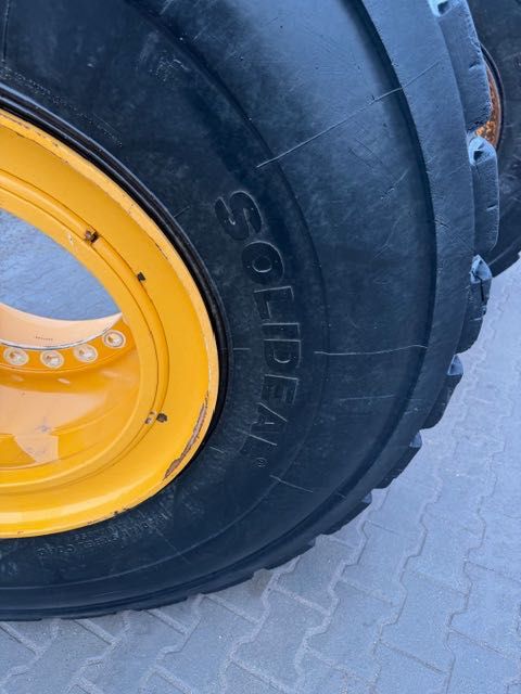 Liebherr L 580 2Plus2 koła komplet 26.5r25