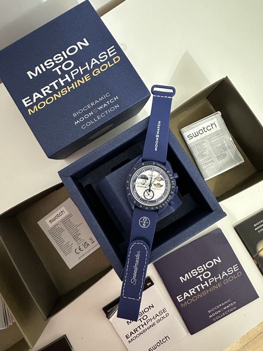 Omega x Swatch Mission To EarthPhase Moonshine Gold Snoopy Azul