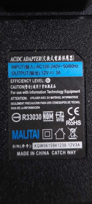 Fonte de alimentação 12V 3A.