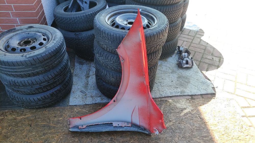 Błotnik prawy przód VW Polo 2G kod lakieru LP3G