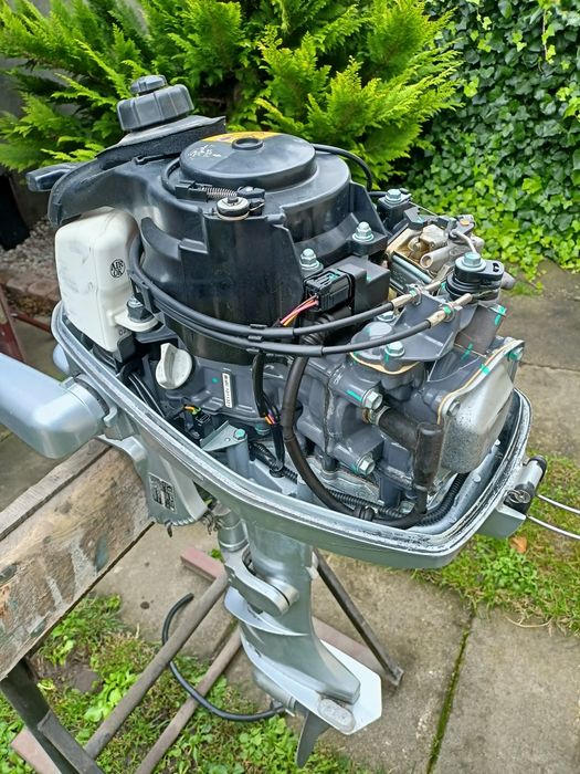 Sprzedam silnik zaburtowy Honda 6 km.
