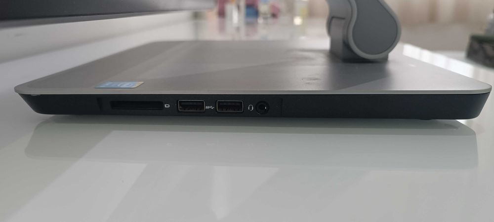 Dell Inspiron 2350 (All-In-One)Ecrã 23 touchcreen 16GB RAM/Core i5/SSD