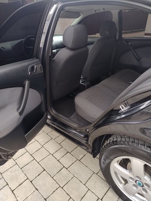 Skoda Octavia 1.9 TDI дизель чорна гарний стан