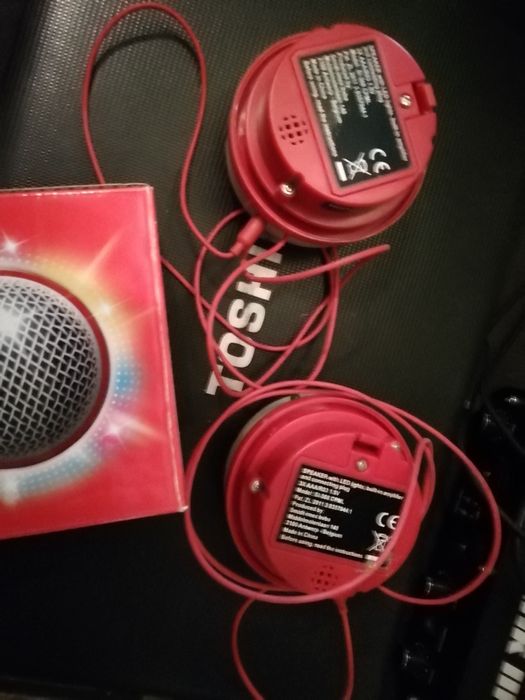 2 colunas mais 1 microphone Pringles como novo