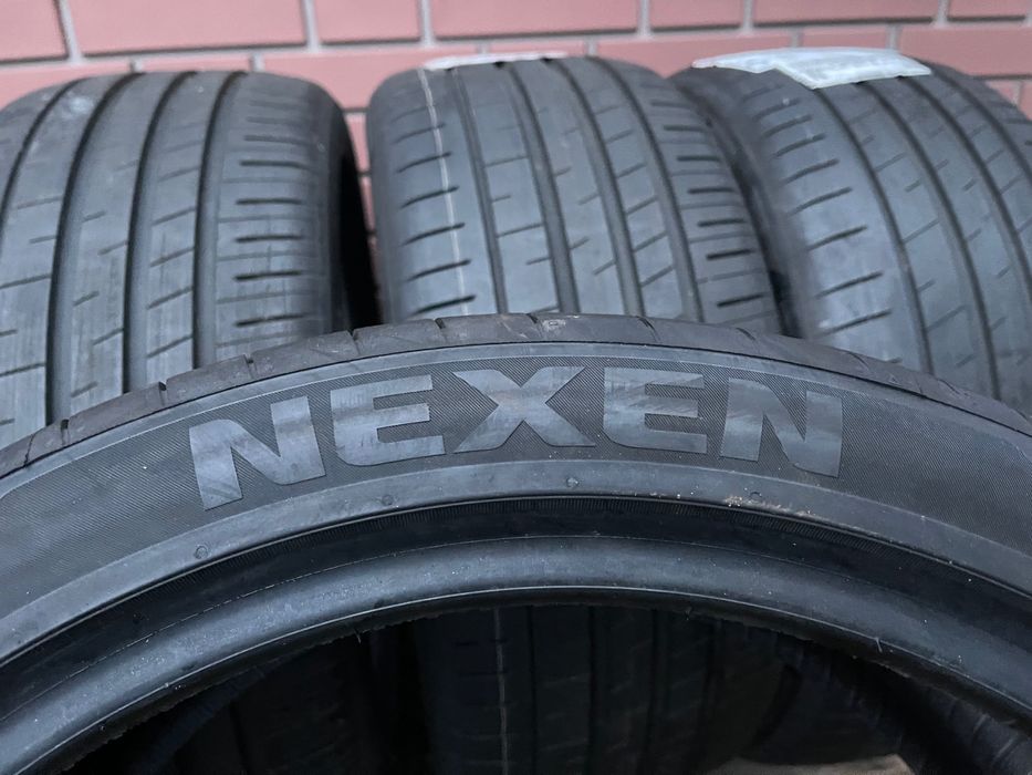 Шини.   225/40/18